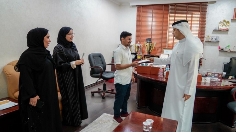 شرطة عجمان تسعد فئة العمالة المساندة بتنفيذ مبادرة &quot;فرحتكم عيد&quot; بمناسبة عيد الاضحى المبارك