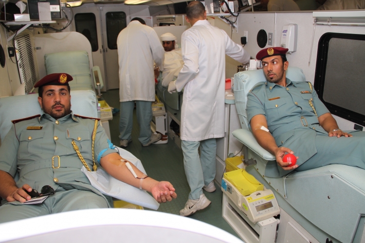 شرطة عجمان تنظم حملة للتبرع بالدم