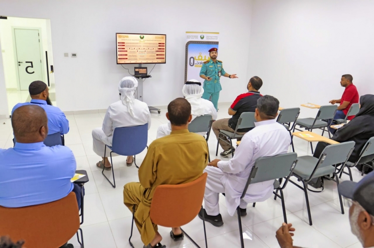 شرطة عجمان تعزز الوعي المروري لمدربي أكاديمية عجمان للسياقة