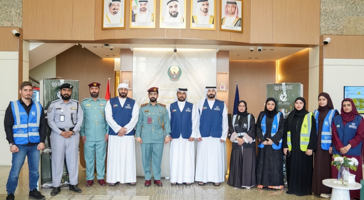 مشاركة مركز شرطة النعيمية الشامل من القيادة العامه لشرطة  عجمان  مع المتطوعين من اماره#عجمان في توزيع وجبات كسر الصيام على السائقين، ضمن حملة #رمضان_امان12 التي تنظمها #جمعية_الاحسان_الخيرية و بشراكة استراتيجية مع #مؤسسة_تراحم_الخيرية