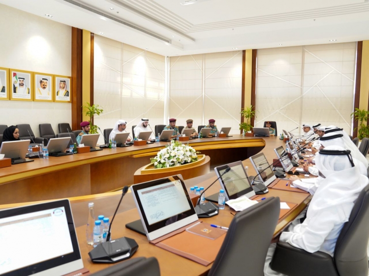 فريق إدارة الأزمات بعجمان يناقش سبل تعزيز الجاهزية لإدارة حالات الطوارئ والكوارث