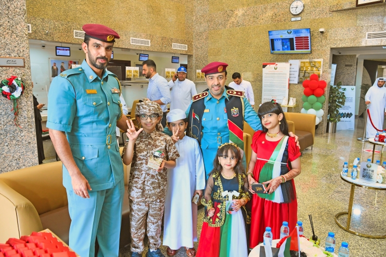 شرطة عجمان تحتفي بعيد الاتحاد 51 مع جمهور وطلاب المدارس والمتعاملين