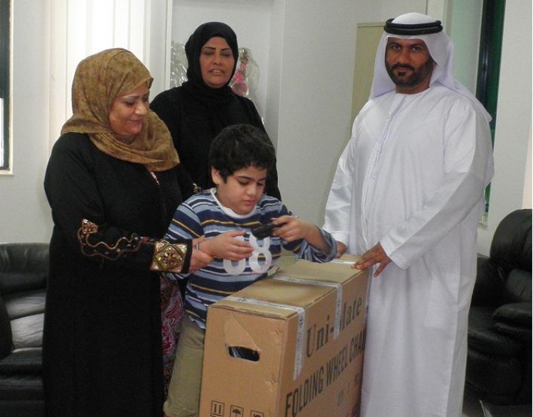 قسم الشرطة المجتمعية تقدم مساهمات عينية لشخصين من ذوي الاحتياجات الخاصة