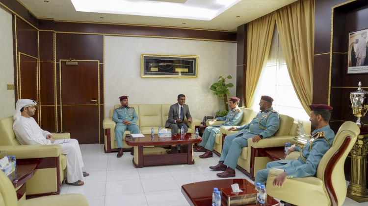 قائد عام شرطة عجمان يبحث سبل تعزيز التعاون مع القنصل الهندي
