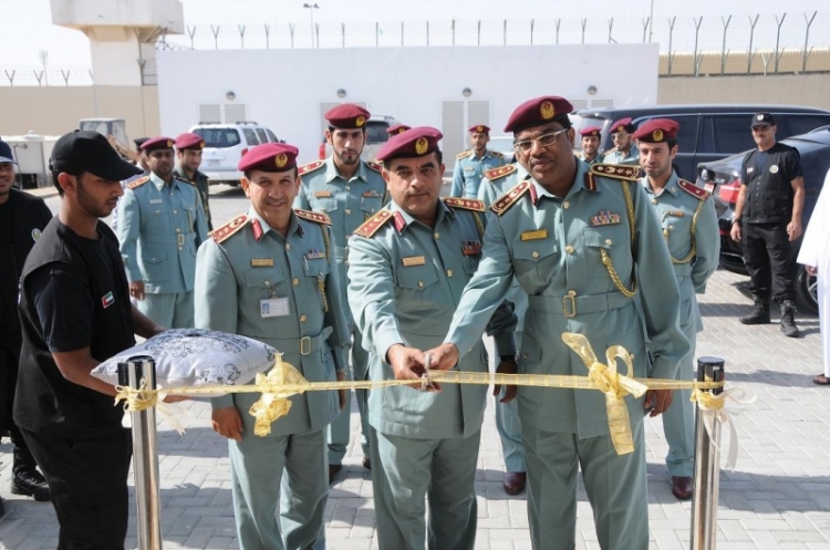 مدير عام إدارة العمليات الشرطية بعجمان يفتتح فرع التفتيش الأمني k9
