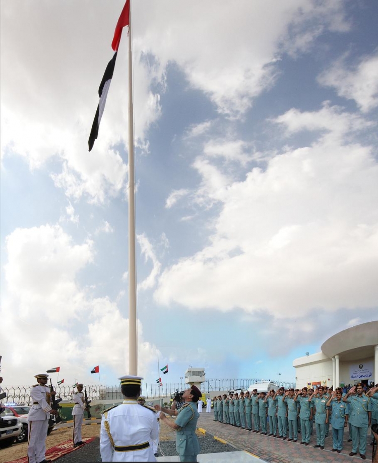 القيادة العامة لشرطة عجمان تشارك في يوم العلم