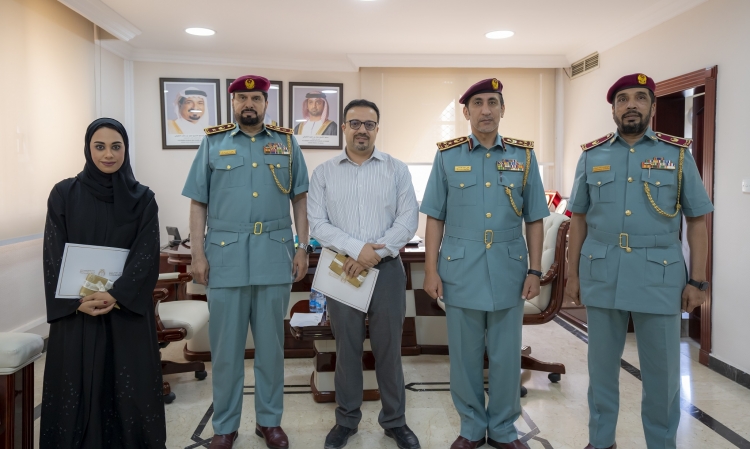 شرطة عجمان تكرم نخبة من موظفيها المتميزين