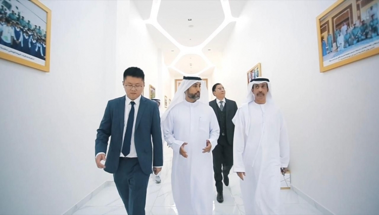 اللواء الشيخ سلطان النعيمي يستقبل وفدي شركة هواوي وشركة هيك فيجن في نادي الشرطة للرياضة والرماية لتعزيز التعاون