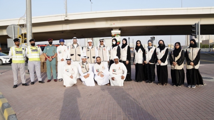 اللواء الشيخ سلطان النعيمي يشارك في مبادرة كسر الصيام