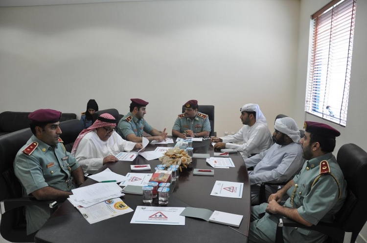 إدارة المرور والدوريات تعقد إجتماع لمناقشة برامج التوعية لطلبة المدارس