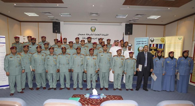 قائد عام شرطة عجمان يشهد تخريج دورة إعداد المتميز