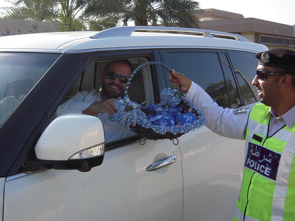 شرطة عجمان تحتفل مع الجمهور بعيد الأضحى المبارك