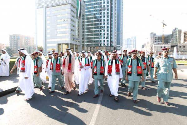 شرطة عجمان تشارك  في مسيرة الوفاء