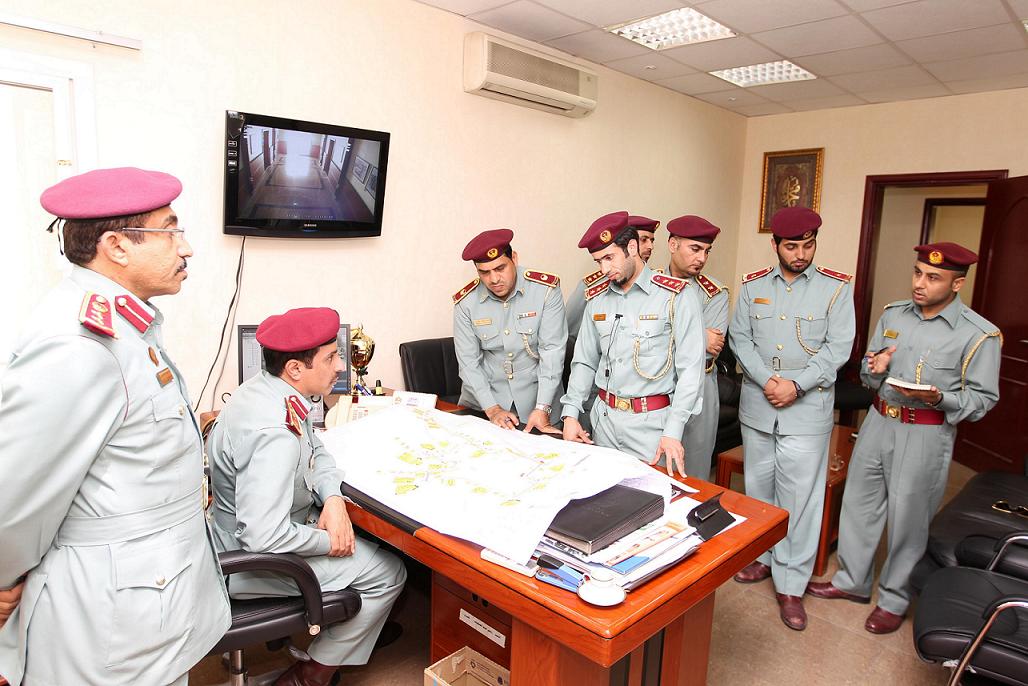 مدير عام شرطة عجمان بالإنابة يعقد إجتماع مع ضباط قسم العمليات