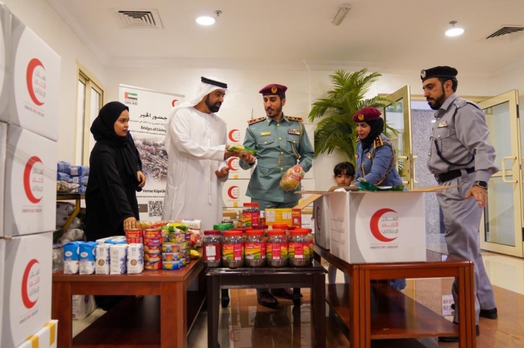 شرطة عجمان تعزز مسؤوليتها المجتمعية بالمشاركة في حملة &quot; جسور الخير &quot;