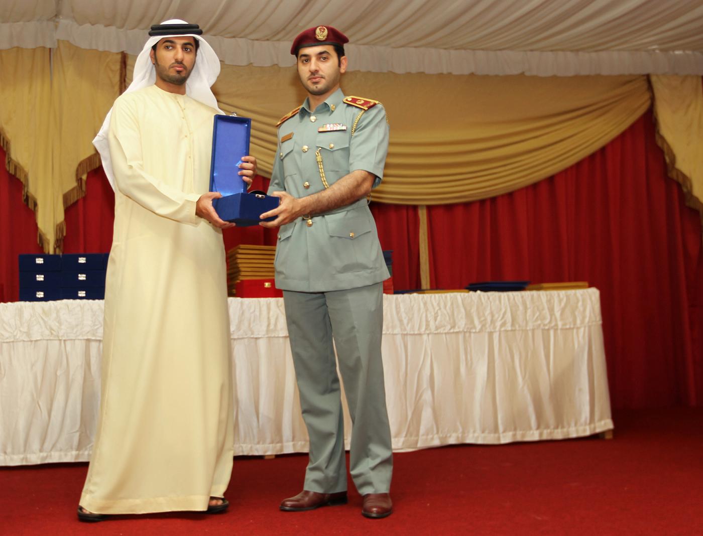 الشيخ راشد النعيمي يكرم القيادة العامة لشرطة عجمان