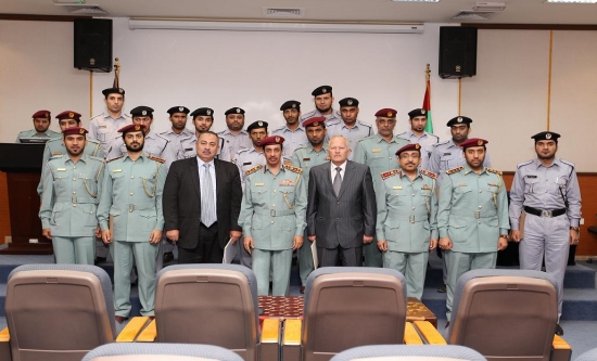 تخريــــج دورتي إخلاء السجون في حالة الطوارئ والكوارث والحـــس الأمنــي  بشرطـــة عجمـــان