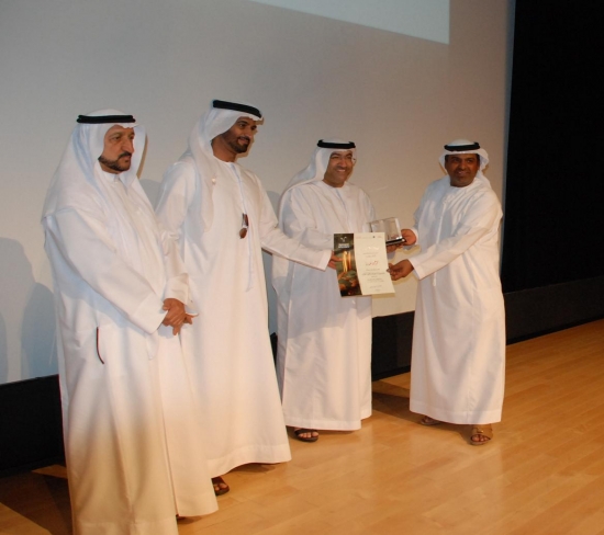 مساعد أول محمد عيسى يشارك في معرض دبي الدولي لفن الخط العربي 2012