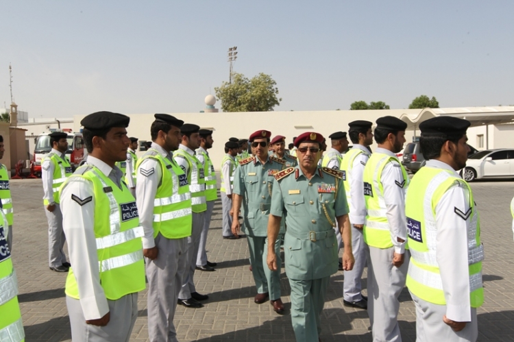 قائد عام شرطة عجمان يتفقـد إدارة المرور والدوريات و إدارة ترخيص الآليات والسائقين