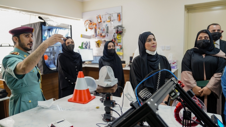 شرطة عجمان تستقبل وفد وزارة الصحة ووقاية المجتمع للإطلاع على أفضل الممارسات لمراكز اسعاد المتعاملين