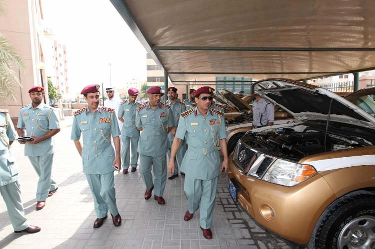 قائد عام شرطة عجمان يتفقد مركز شرطة المدينة الشامل