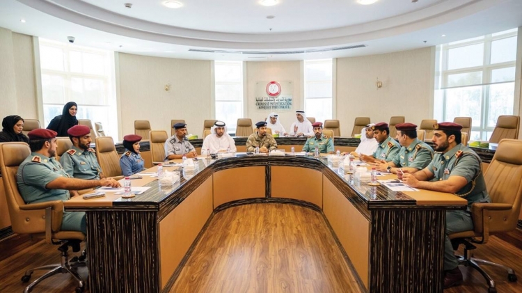 شرطة عجمان تطلع على تجربة الشرطة السياحية في ابوظبي
