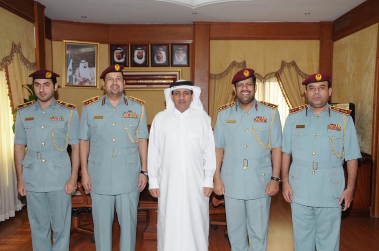 قائد عام شرطة عجمان يكرم العقيد د. مطر حميد الشامسي