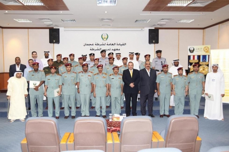 قائد عام شرطة عجمان بالإنابة يشهد حفل تخريج دورتين