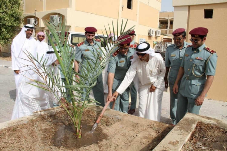 شرطة عجمان تشارك في اليوم العربي للنخيل