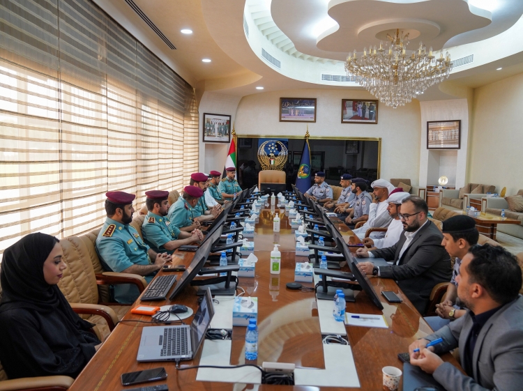 شرطة عجمان تعرض أفضل ممارساتها في الذكاء الاصطناعي لوفد إدارة التحول الرقمي بشرطة أبوظبي