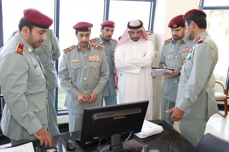 نائب قائد عام شرطة عجمان يتفقد قسم متابعة المخالفين والأجانب