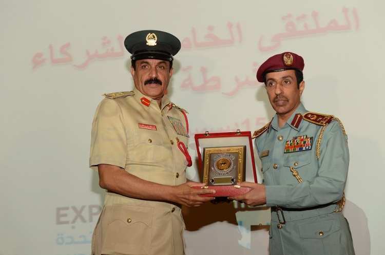 القيادة العامة لشرطة دبي  تكرّم شرطة عجمان كشريــك استراتيجــــي