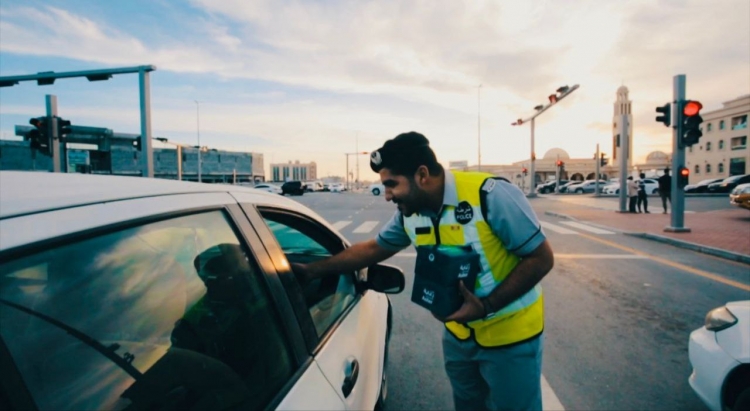مركز شرطة الحميدية الشامل بشرطة عجمان يبادر بتوزيع وجبات افطار الصائم طوال ايام شهر رمضان الفضيل