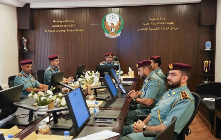 نائب قائد العام لشرطة عجمان يشيد بتطور الخدمات الذكية في مركز شرطة النعيمية الشامل وقسم المعلومات الأمنية