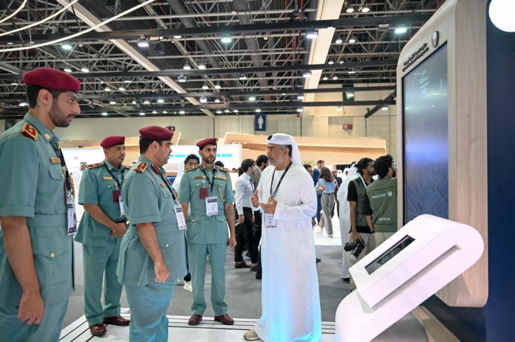 نائب قائد عام شرطة عجمان يشيد بالمشاركة المتميزة لمنصة حكومة عجمان في معرض جايتكس للتقنية 2025
