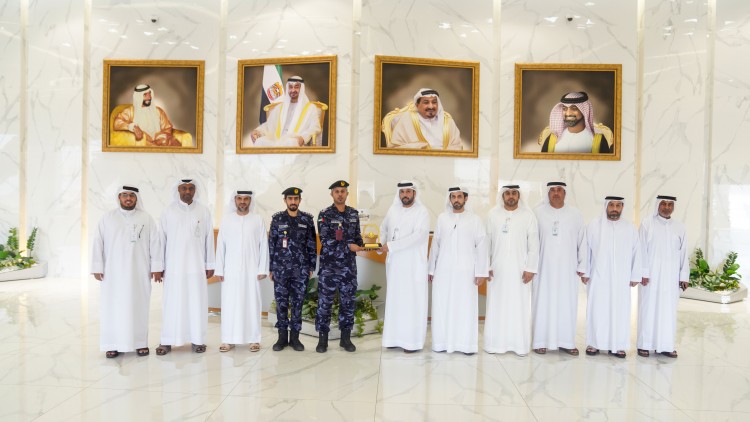 شرطة عجمان تستعرض تجربتها الرائدة في مبادرة «إكرام الراحلين» أمام وفد بلدية العين