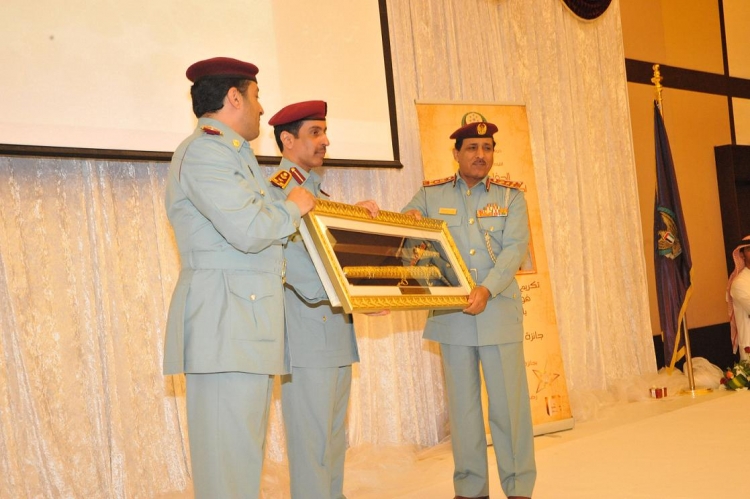 شرطة عجمان تكرّم فريق التميز المشارك في جائزة وزير الداخلية  والشركاء والإعلاميين