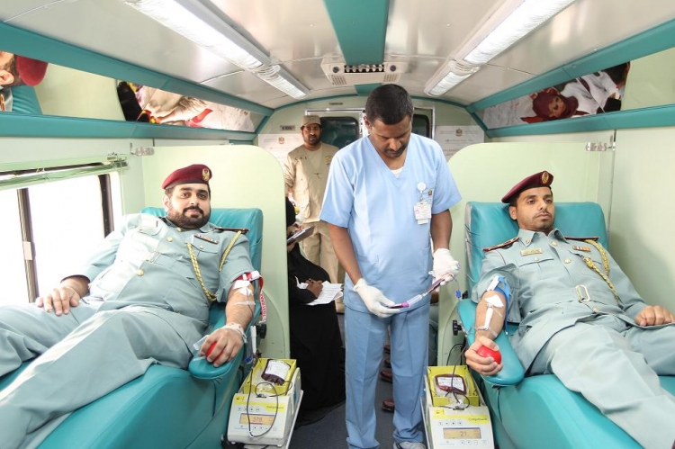 شرطة عجمان تنظم حملة للتبرع بالدم لصالح ضحايا الحوادث المرورية
