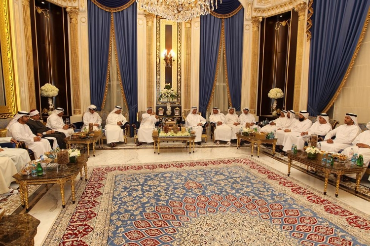 المشاركون في مجلس حمد بن غليطة " برلمانات شعبية تؤصل حب الوطن "