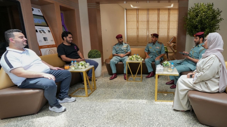 شرطة عجمان تعزز رضا المتعاملين بتنفيذ مبادرة &quot; ساعة مع المتعامل &quot; في مركز شرطة الجرف الشامل