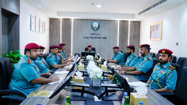قائد عام شرطة عجمان يتفقد إدارة مكافحة المخدرات ويشيد بمبادرات التوعية والثقيف
