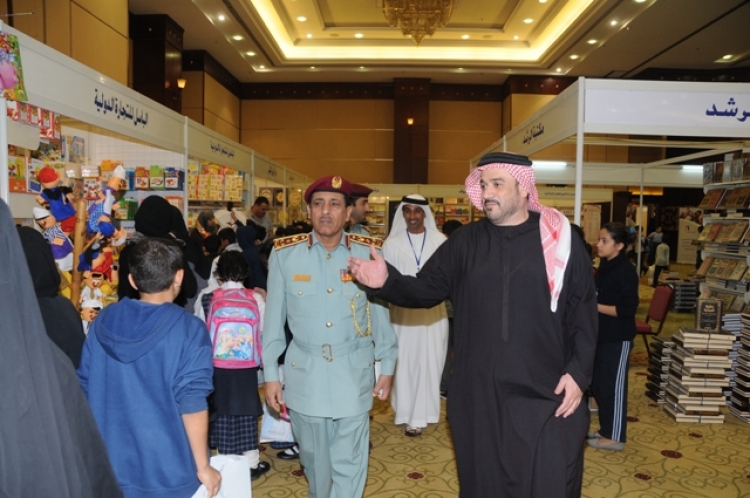 رطة عجمان تشارك في معرض عجمان للكتاب