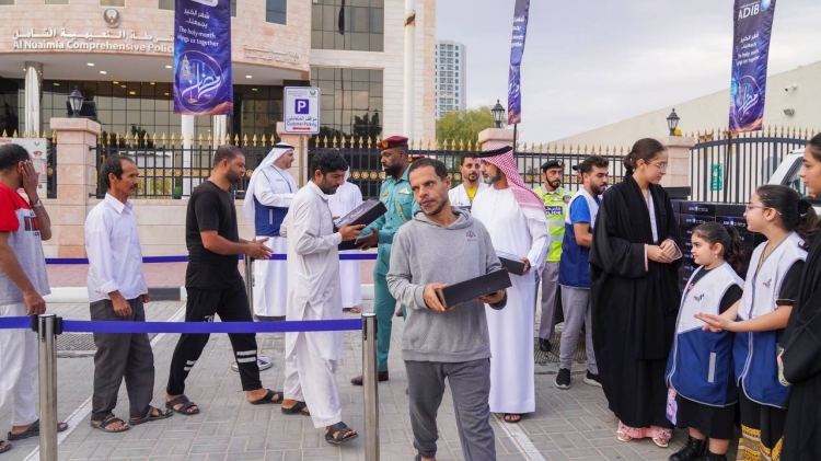 شرطة عجمان تنفذ مبادرة &quot; كسر الصيام &quot; بالتعاون مع مصرف أبوظبي الإسلامي