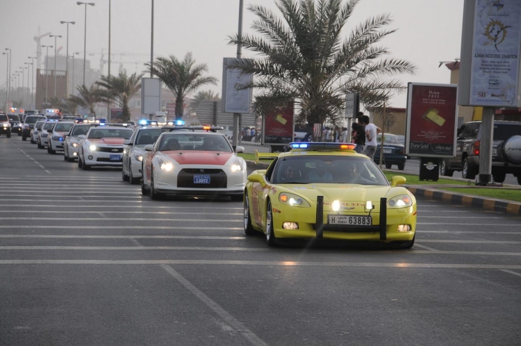 قرية وزارة الداخلية تنظم مسيرة للتوعية بعجمان