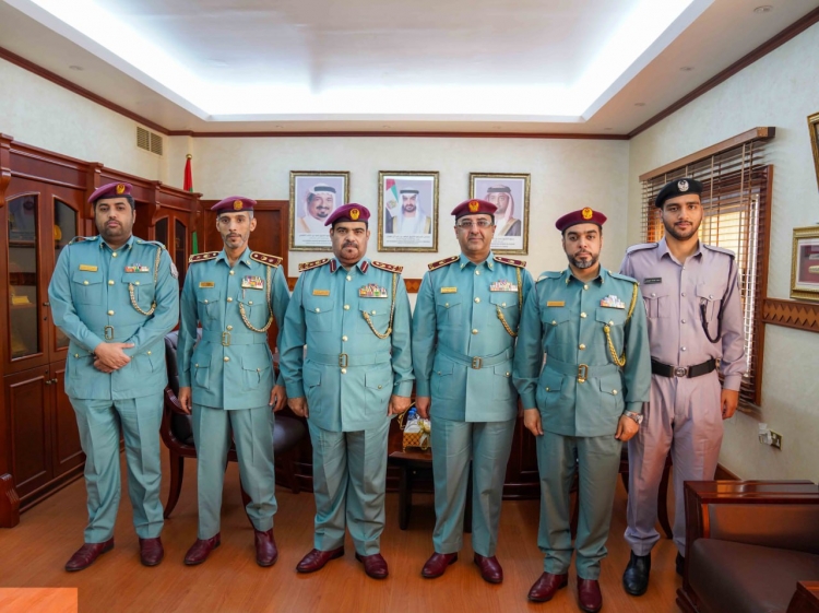 شرطة عجمان تكرم عدد من موظفي قسم أمن القيادة والانضباط المتميزين