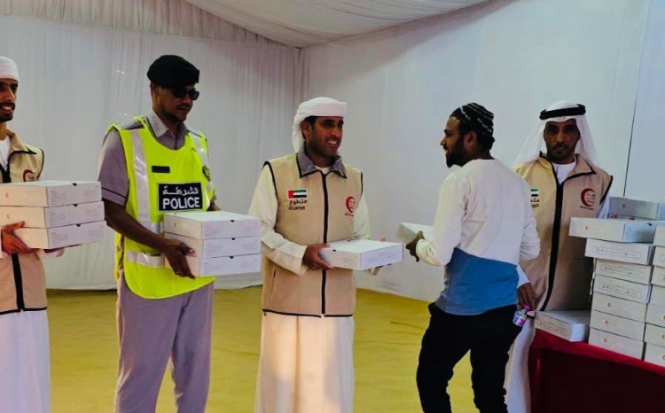مركز شرطة الجرف الشامل ينظم مبادرة لافطار الصائمين في الجرف الصناعيه بالتعاون مع الهلال الاحمر