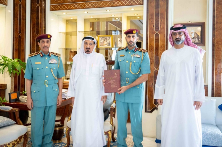 حاكم عجمان وولي عهده يهنئان ضابطاً بشرطة عجمان لحصوله على شهادة الدكتوراه في القانون الجنائي مع مرتبة الشرف