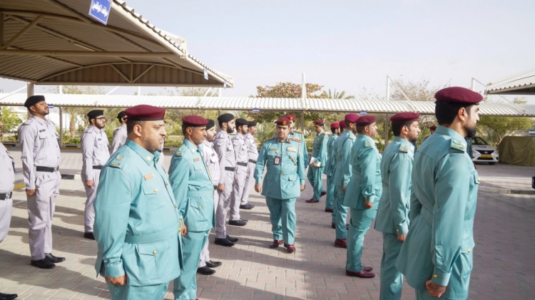 نائب قائد عام شرطة عجمان يشيد بتميز الأداء في مركز شرطة المنامة الشامل