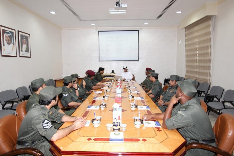 إدارة حقوق الإنسان تنظم محاضرة لموظفي قسم المهام الخاصة بشرطة عجمان