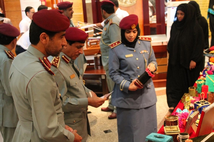 قائد عام شرطة عجمان يفتتح معرض مبادرة إعادة التدوير